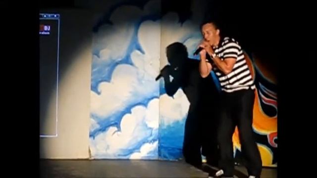 Mitsis Roda Beach - Chris White singing "Chasing Cars" Karaoke - Corfu 2013 (Snow Patrol) смотреть онлайн