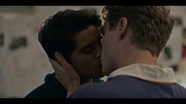 Kiss between Siddhartha Pakam and Victor Borin from Grand Army смотреть онлайн