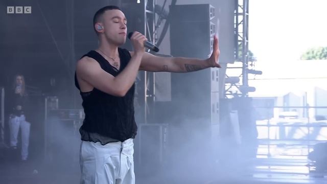 Olly Alexander - Dizzy (Radio 1's Big Weekend 2024) смотреть онлайн