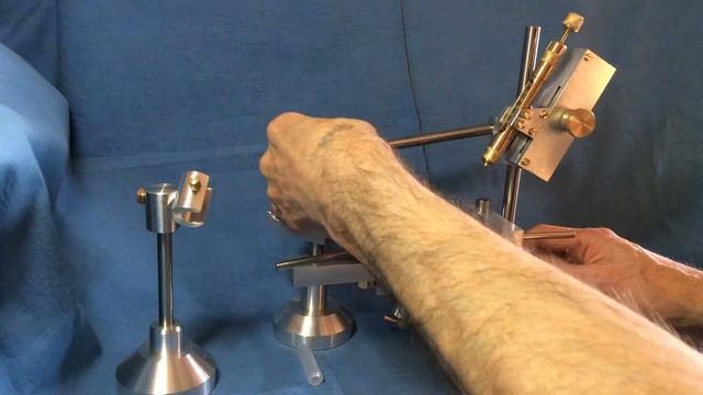 Станок инструментального осеменения пчеломаток V2.0. Instrumental Insemination of honey bee queens смотреть онлайн