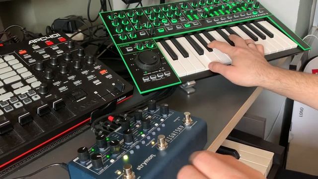 Checking out my new Strymon Nightsky Reverb. смотреть онлайн