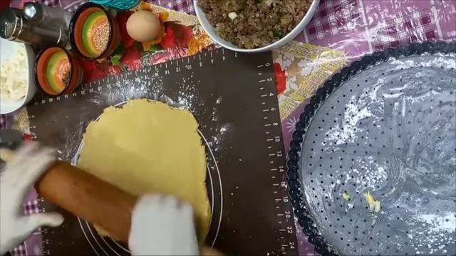 #💯👌😋😋😋😋😋 فطيرة فرنسي باللحم المفروم بعجينة سهلة ورائعة فديو ناطق بلغتين لا تنسوا الاشتراك للتشجيع ح