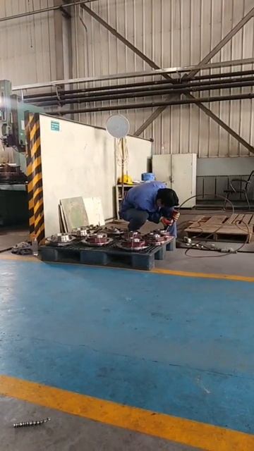 Китай. Обработка деталей #бизнес #китай #китайскоеоборудование #china #производство #насос #продажи смотреть онлайн