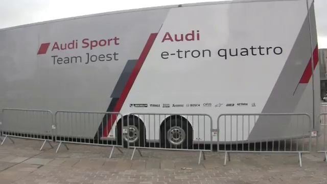Le camion Audi arrive aux Jacobins смотреть онлайн