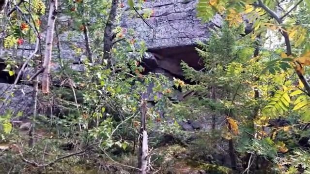 А вот и первые скалы-останцы на Помяненном камне смотреть онлайн
