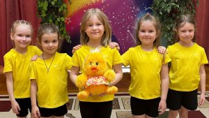 Цыплёнок ПИ. Игровой танец в детском саду. El Pollito - Pulcino Pio русская версия