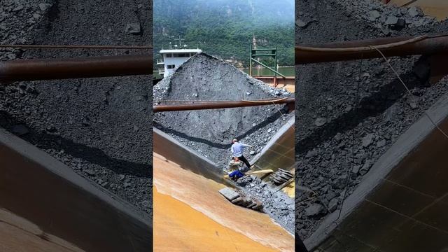 Barge unloading 3500 tons of iron ore in hot weather 40 °C - Vlog of work on barge| Relaxing video смотреть онлайн