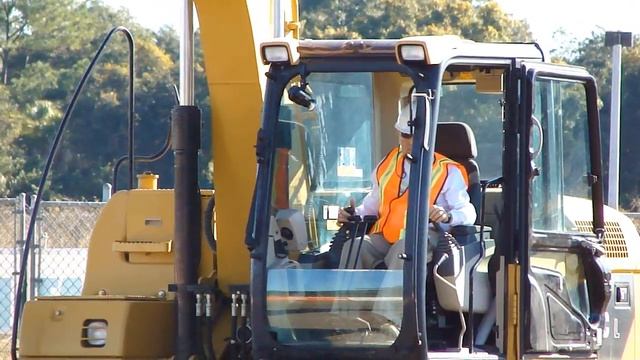 Adults At Play - Excavators, skid steer, challenging fun course смотреть онлайн