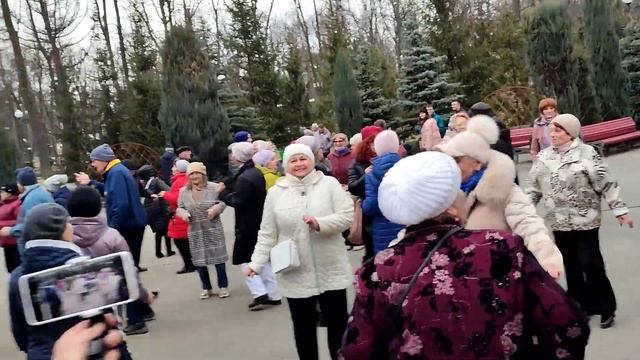 А Я БАБА МОЛОДА! МАРТ 2024 ТАНЦЫ ХАРЬКОВ #music #dance #retrodancing смотреть онлайн