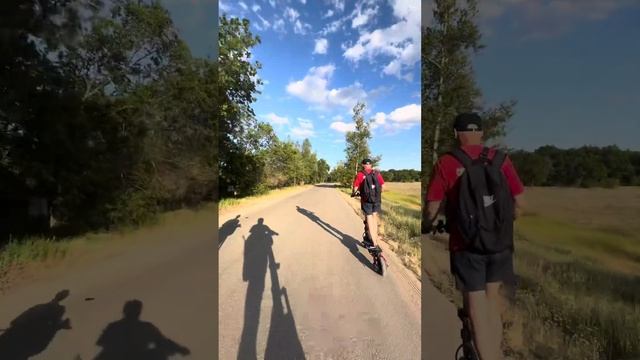 Видео на айфон 15 про, покатушки на самокатах. смотреть онлайн