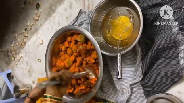 ఆంధ్ర స్టైల్ లో మామిడికాయ నిల్వ పచ్చడి😋🤤||Andhra style Mango pickle||How to make mango pickle... смотреть онлайн