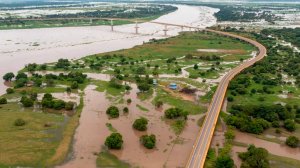 Крупная река в Колумбии вышла из берегов из-за ливней. Затоплены многие населенные пункты