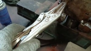 Как достать штифт из корпуса.