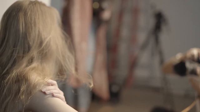 Studio Photographer Shooting Model with Strobe Flashes | FREE STOCK FOOTAGE DOWNLOAD смотреть онлайн