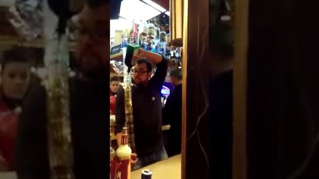 Супер бармен. Вы такого не видили смотреть онлайн