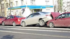 Всегда ли тот, кто ехал сзади, виноват при аварии: эксперт подробно рассказал