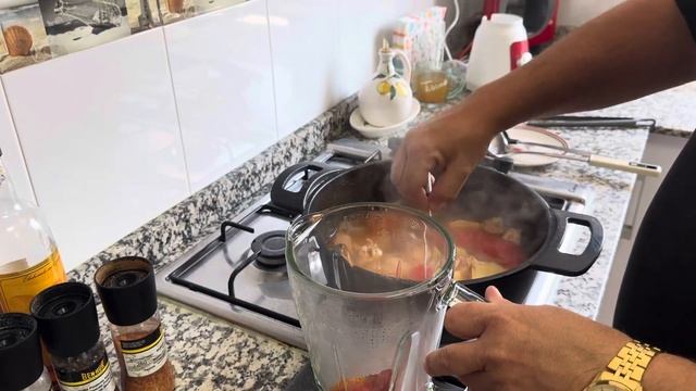 Pollo guisado con fideos y verduras смотреть онлайн