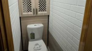 Как закрыть трубы в туалете и сделать ремонт