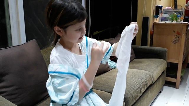 Repairing Laddered Tights by. Jasmin - Sun 1 Ap 2018 смотреть онлайн