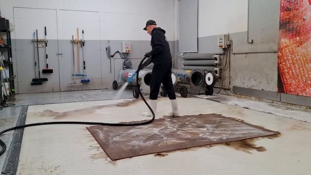 Чистка очень грязного ковра. ASMR чистка смотреть онлайн