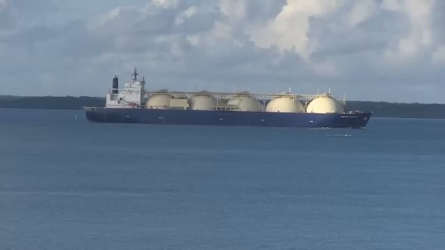 Gas transporter Pacific Notus leaving Darwin Harbour 8 Jan 2012 with load of LNG смотреть онлайн