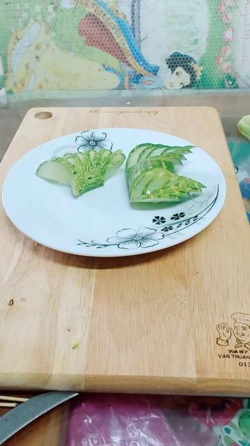😘 Garnish with cucumber and carrot part 2 #arts #fruit смотреть онлайн