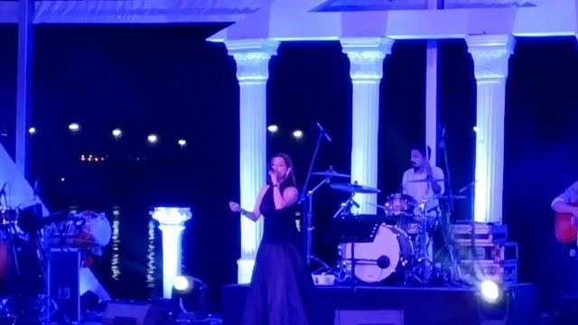 Que Sera Sera I Preety Bhalla Live I Italian-English Song смотреть онлайн