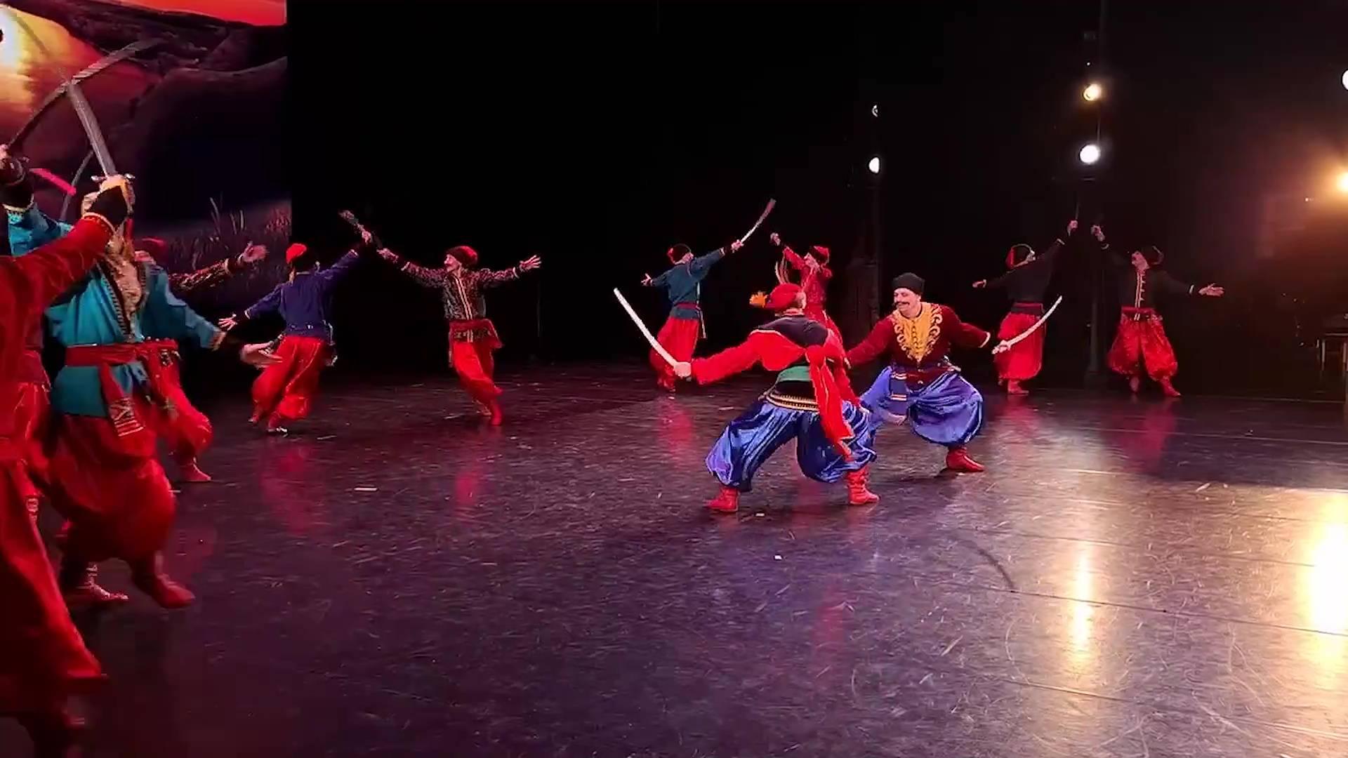 В Йошкар-Оле балетный фестиваль им. Улановой открыл ансамбль «Донбасс» смотреть онлайн