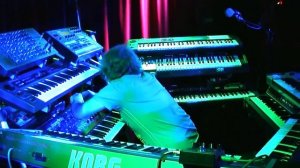Парень Круто Играет На Синтезаторе Вживую (Крутой Клавишник, Музыкант)