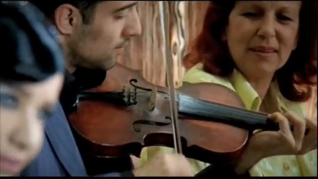 Özlem Özel - Bir Yoksula Rastladım [ © Official Video ] смотреть онлайн