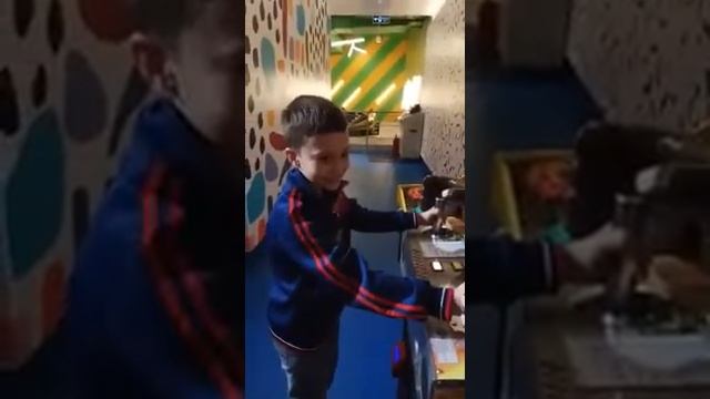 Электрошокер от обезьяны 🙈