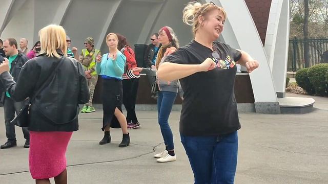 ОДНА КАЛИНА ЗА ВІКНОМ! АПРЕЛЬ 2024 ТАНЦЫ ХАРЬКОВ #music #retrodancing смотреть онлайн