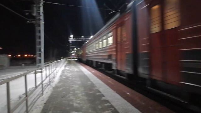 Электропоезд ЭД4М-0220 прибывает на ст. Чурилово смотреть онлайн