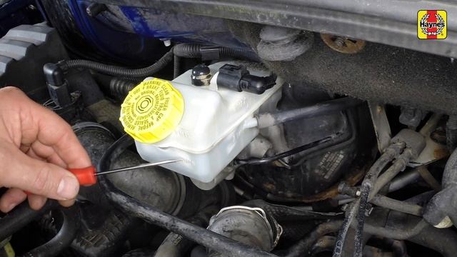 How to on Check the fluid levels the VW Transporter 2006 to 2013 смотреть онлайн