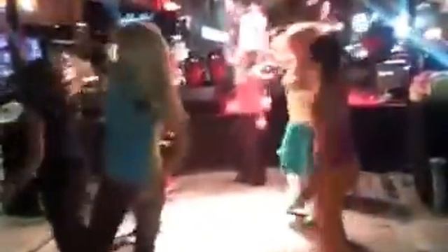 Fiesta Buena - İzmir Shoping Out Night смотреть онлайн