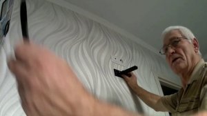 Установка на стену наклонно - поворотного кронштейна для телевизора.