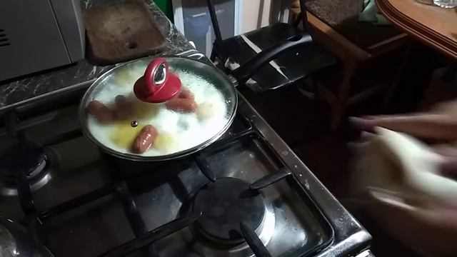 Я ГОТУЮ ЯЄЧНЮ З СОСИСКАМИ! смотреть онлайн