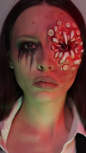 Жуткий грим на хеллоуин 😰🔥 Зубы на лице! SFX MAKEUP смотреть онлайн