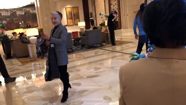 Aruna & Hari Sharma at Lobby of Shangri-La Hotel, Shenyang, Liaoning Sheng, China, Dec 12, 2018 смотреть онлайн