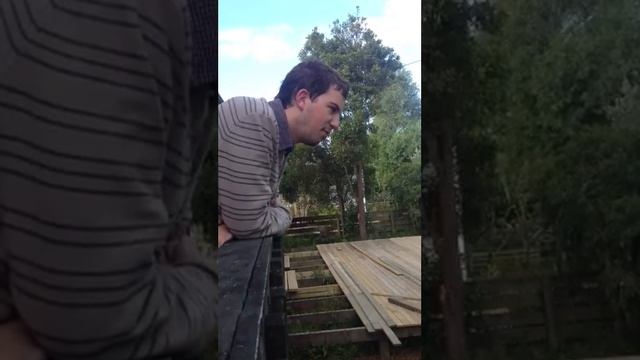 Guy vomits after a night on the piss смотреть онлайн