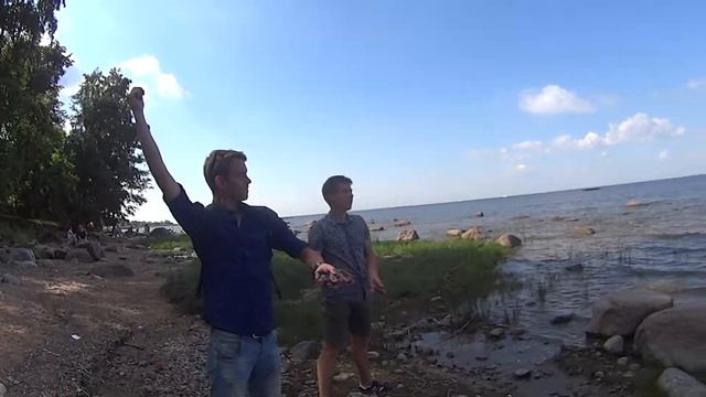 Пацаны кидают камни в камень жопу смотреть онлайн