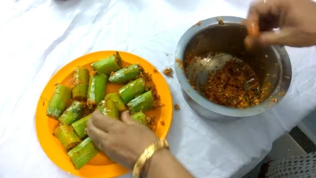 Snake Gourd Vegetable | Stuffed Snake Gourd | Galka chi Bhaji смотреть онлайн
