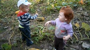 Детский махач. Прикол. Детки дерутся. Funny. Kids fight. 滑稽。孩子們戰鬥。 Децата се бият.