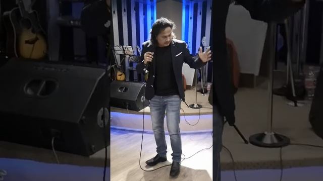 Rajesh Hamal mimicry by Dr. Hari Sharma смотреть онлайн