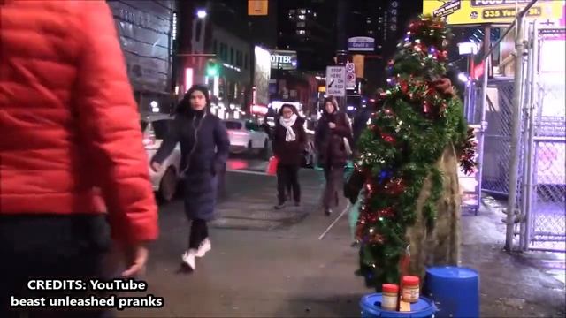 They had an unforgettable Christmas bushman prank in Toronto Canada, VERRY CREATIVE PRANK смотреть онлайн