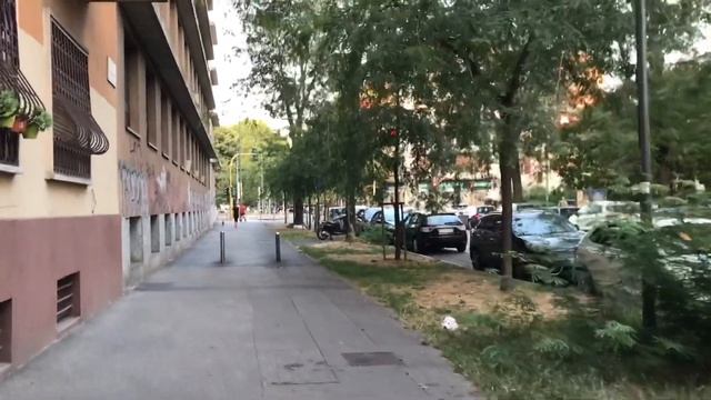 Милан, Парадокс с лифтом и живой курицей! смотреть онлайн