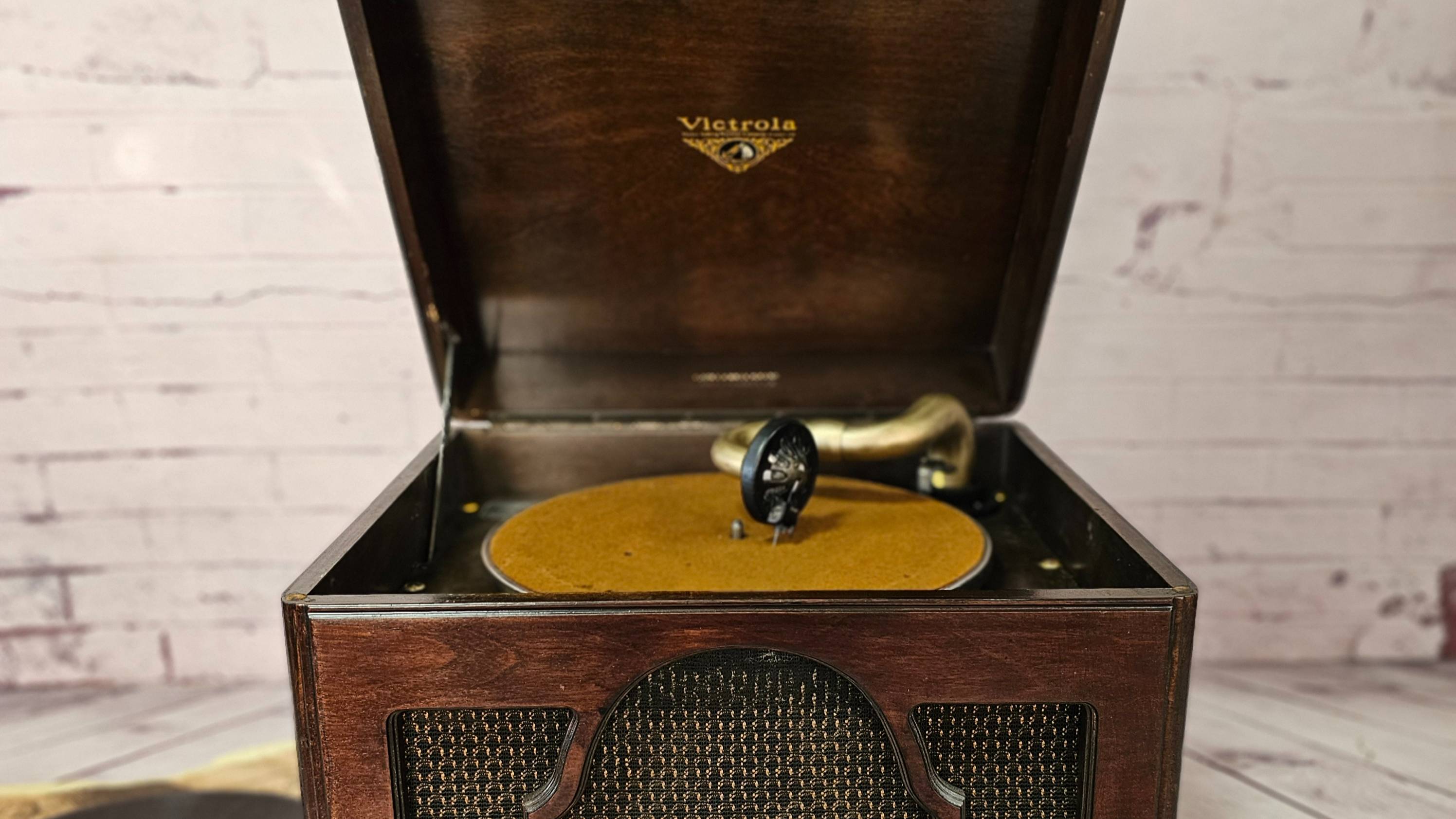 Граммофон кабинетный, настольный «Victrola» J1-71