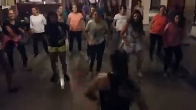 Chetos y Cumbieros - Zumba en Salta con Flor Farías - Argentina смотреть онлайн