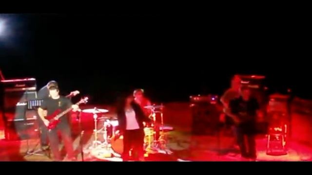 Группа "Эвергрины"(я-на бас-гитаре)-Памяти В. Цоя-15.08.2015-песни Закрой за мной дверь и Троллейбу смотреть онлайн