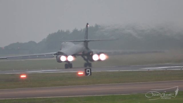 Mega Loud B-1 Lancer Bones Fantastic Takeoff at RAF Fairford смотреть онлайн